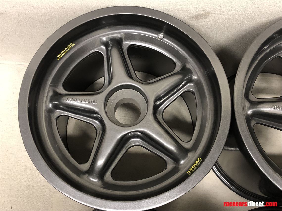aston-martin-amr1-group-c-original-dymag-whee