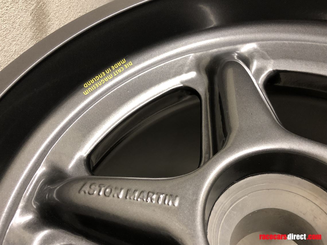 aston-martin-amr1-group-c-original-dymag-whee