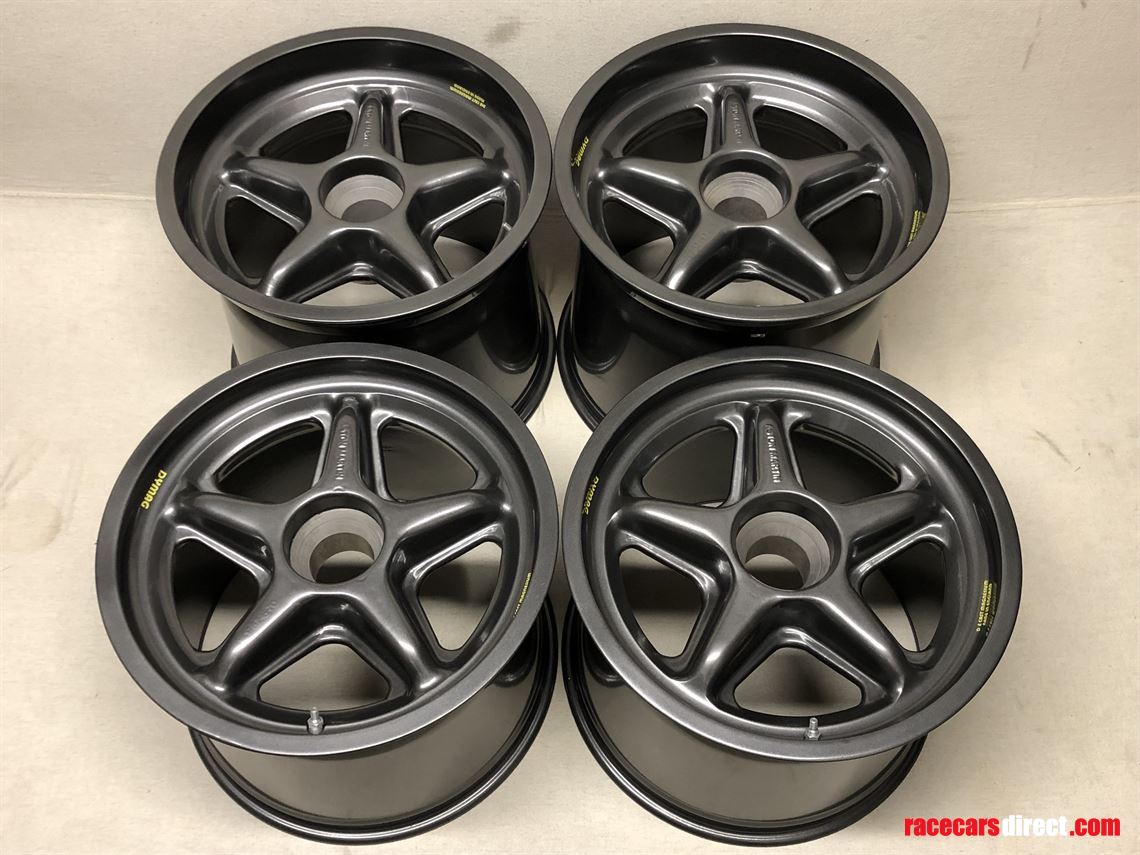 aston-martin-amr1-group-c-original-dymag-whee