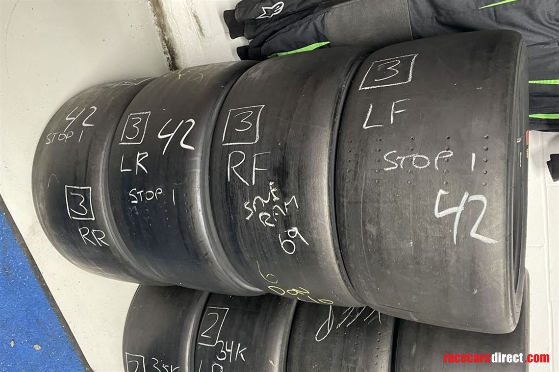 set-of-used-pirelli-dhe-amg-gt3-only-42km-scr