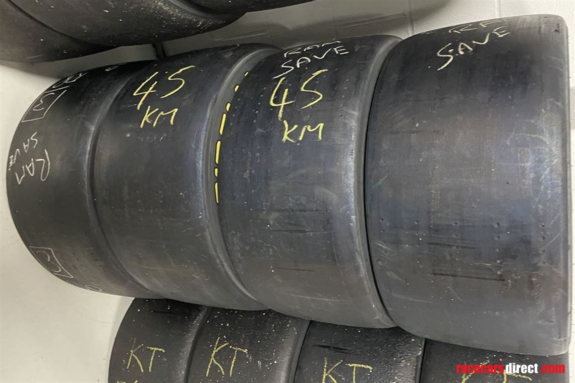 set-of-pirelli-dhe-used-slicks-with-only-45km