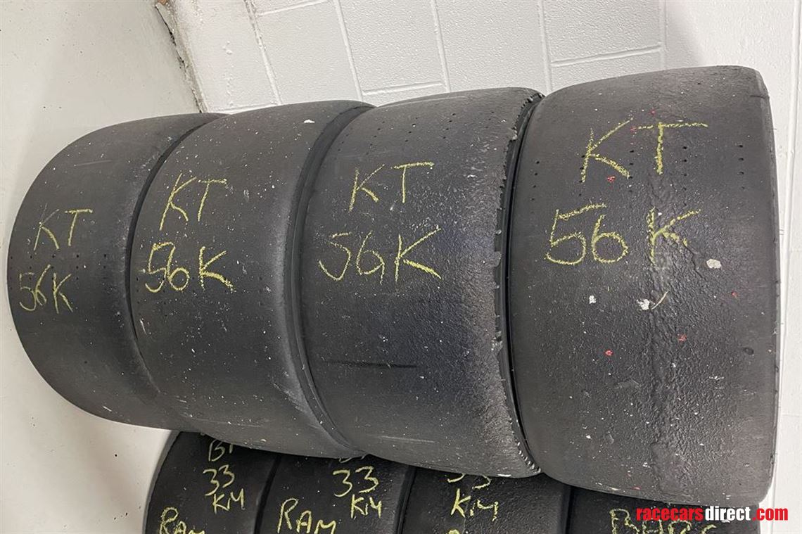 set-of-used-pirelli-dhe-amg-gt3-only-56km