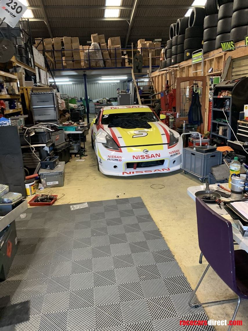 nissan-playstation-370z-academy-car