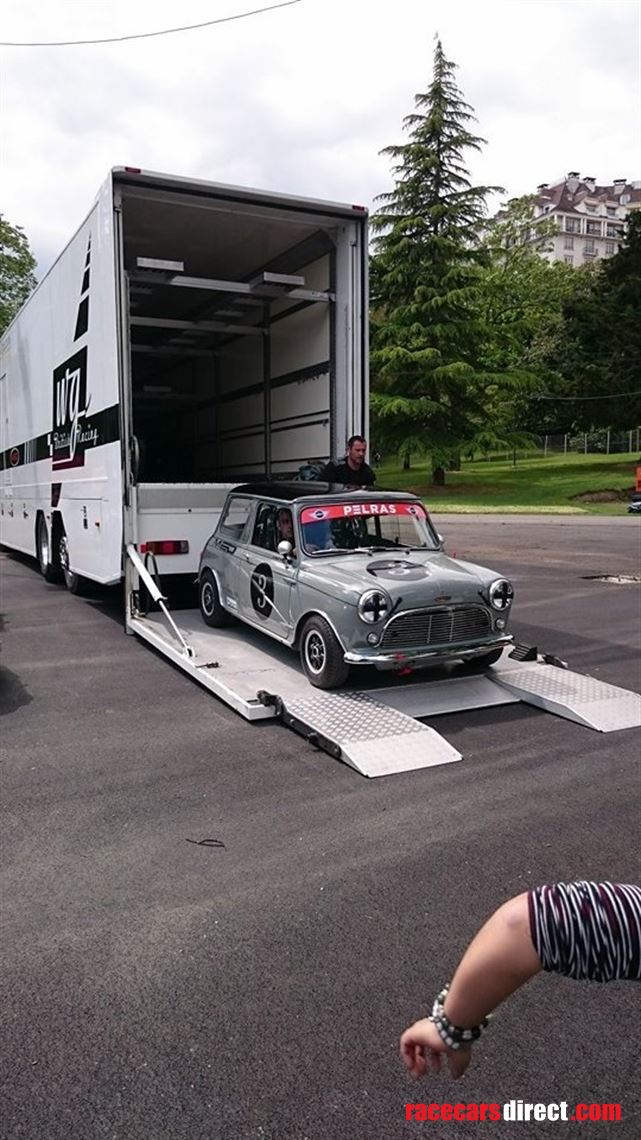 race-transporter-fh12