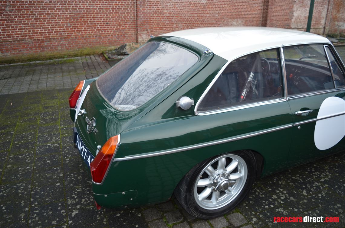 1969-mgb-gt-v8-35l-210-bhp