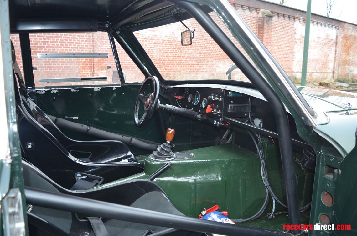 1969-mgb-gt-v8-35l-210-bhp