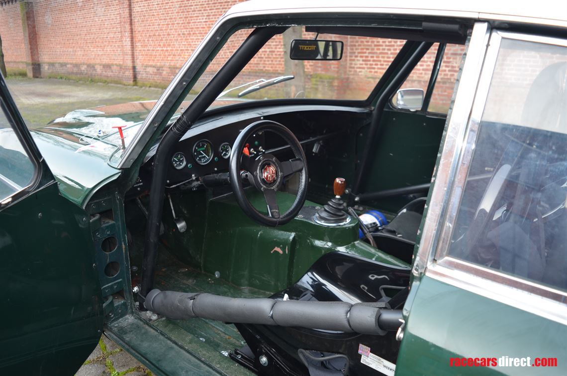 1969-mgb-gt-v8-35l-210-bhp