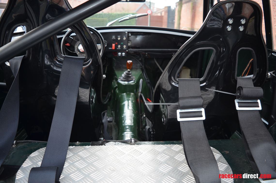 1969-mgb-gt-v8-35l-210-bhp