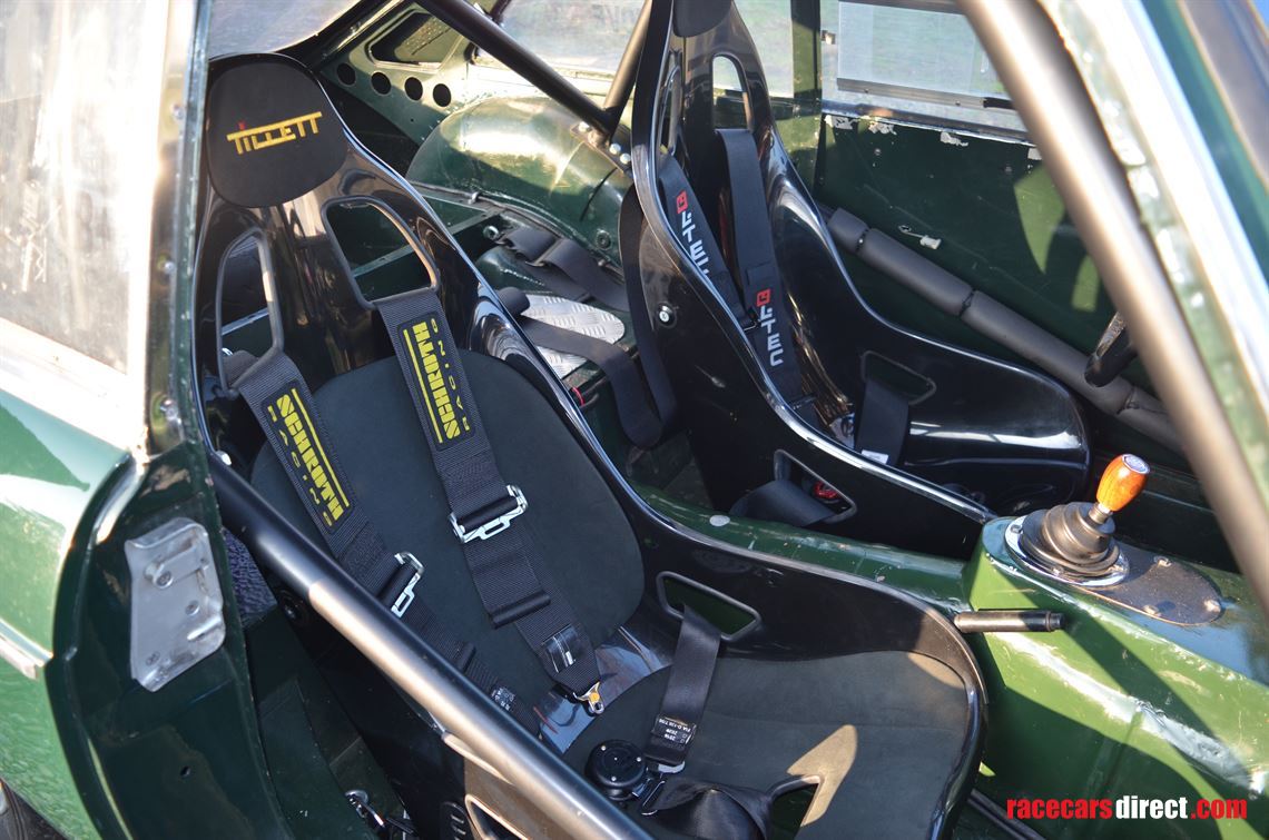 1969-mgb-gt-v8-35l-210-bhp