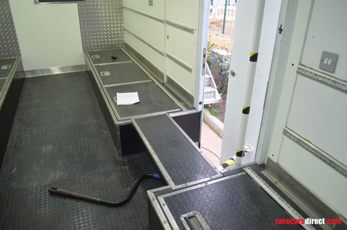 4-car-transporter-with-two-slideouts-and-actr