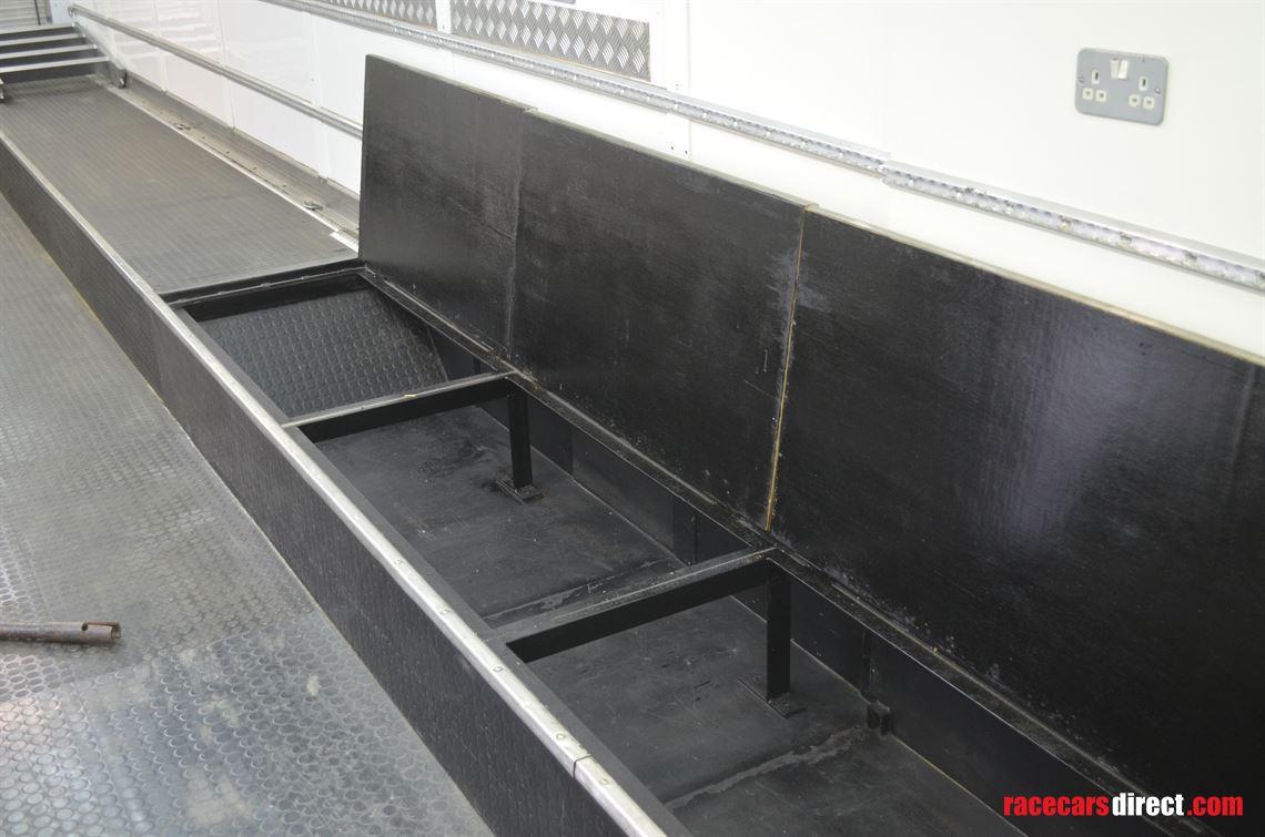 4-car-transporter-with-two-slideouts-and-actr