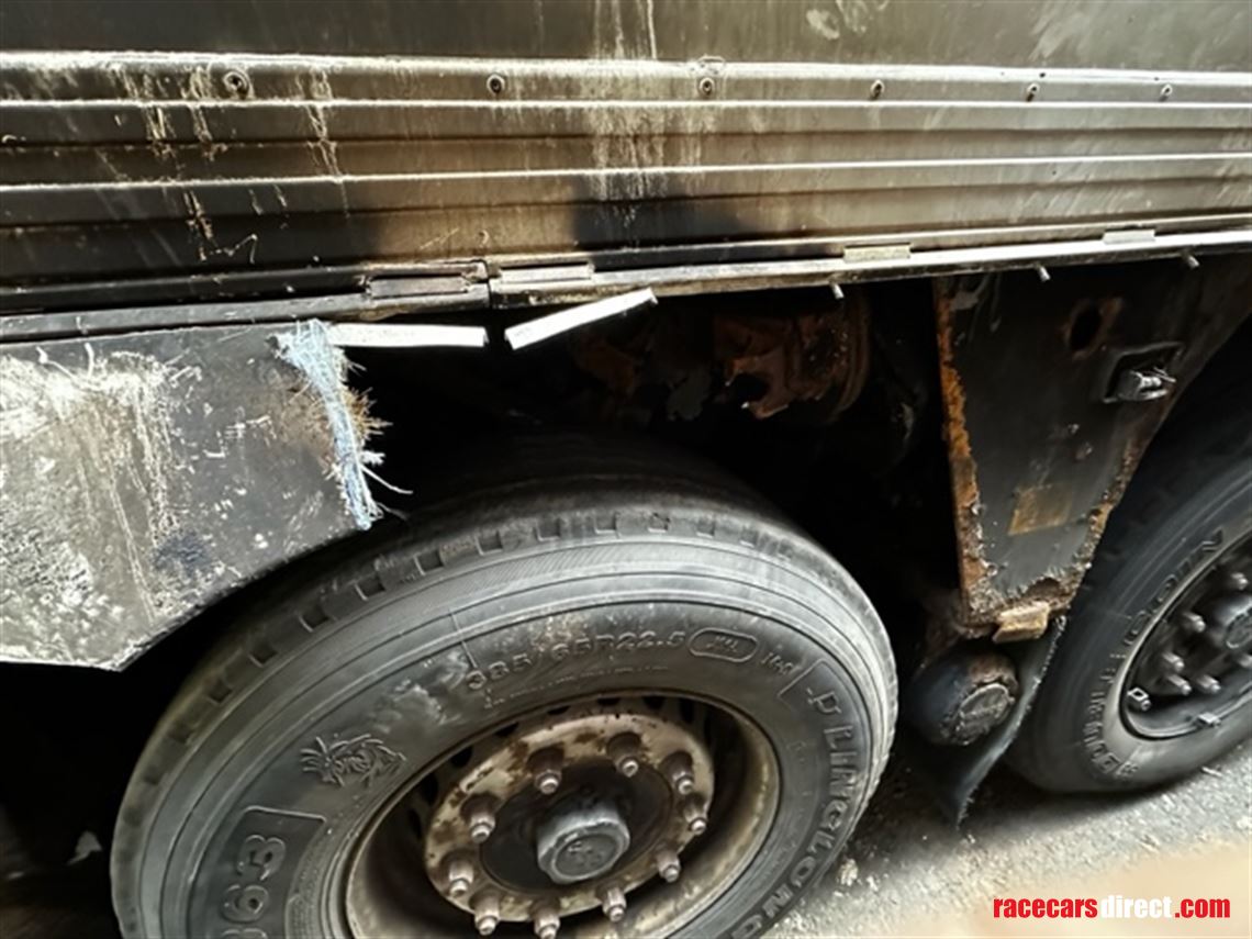 grey-adams-race-transporter-3-car-living-stor