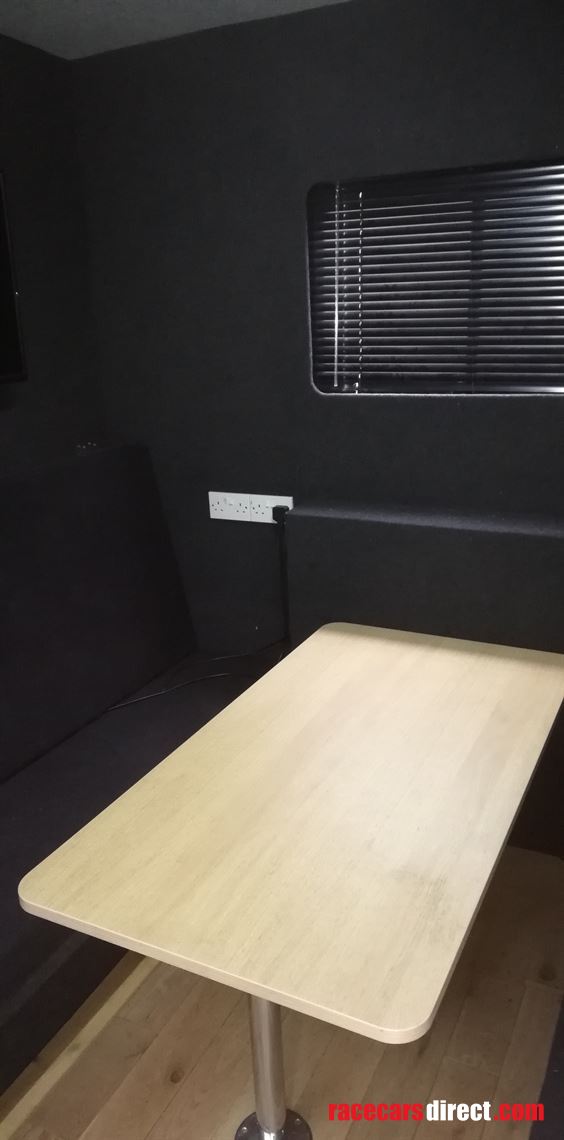 iveco-75t-car-transporter-with-hospitality-lo