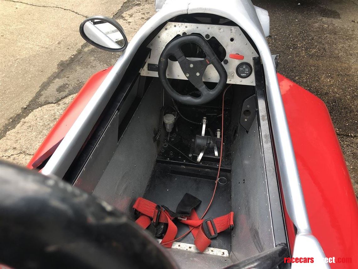 vandiemen-f2000---crawler-rather-than-roller