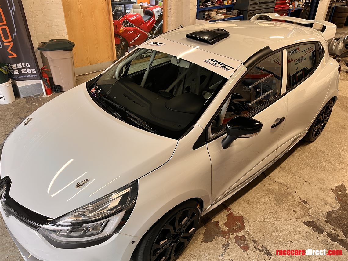 renault-clio-cup-race-car-2015