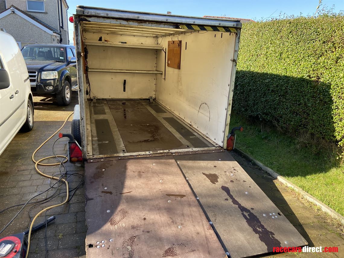 brian-james-trailer-with-henson-built-rigid-b