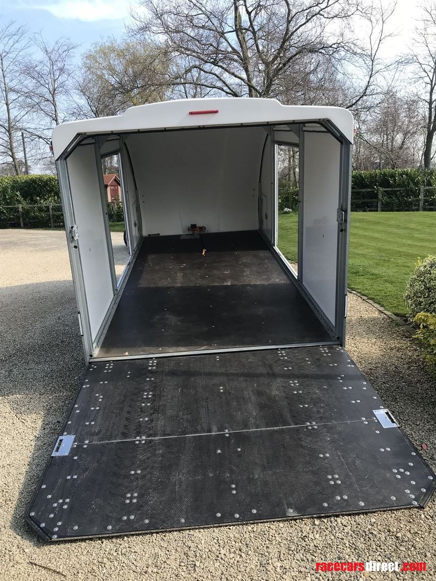 woodford-race-liner-6022-tilt-bed-covered-tra