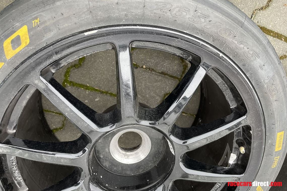 used-race-wheels-with-central-lock-for-lotus