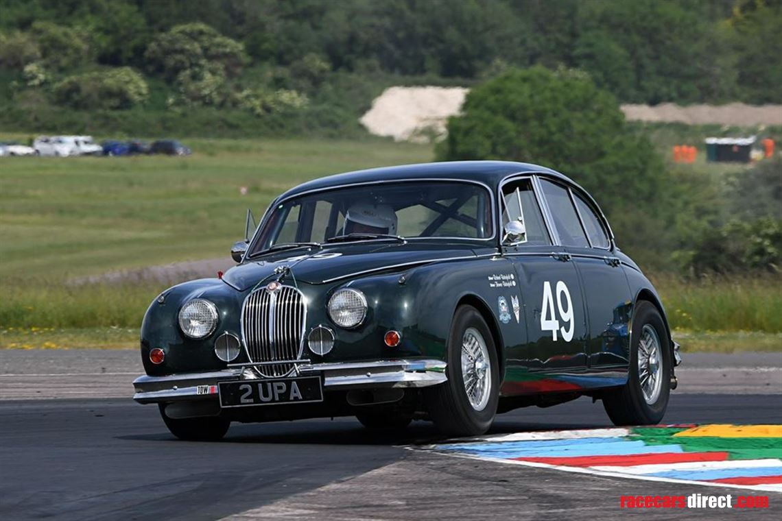 jaguar-mk-2-historic-race-car