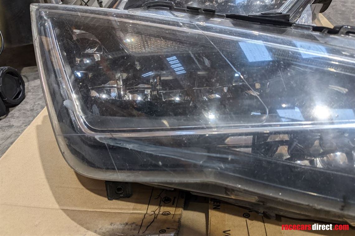 headlights-from-leon-tcr