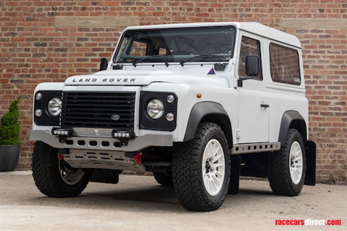 2014-land-rover-defender-90-challenge-by-bowl