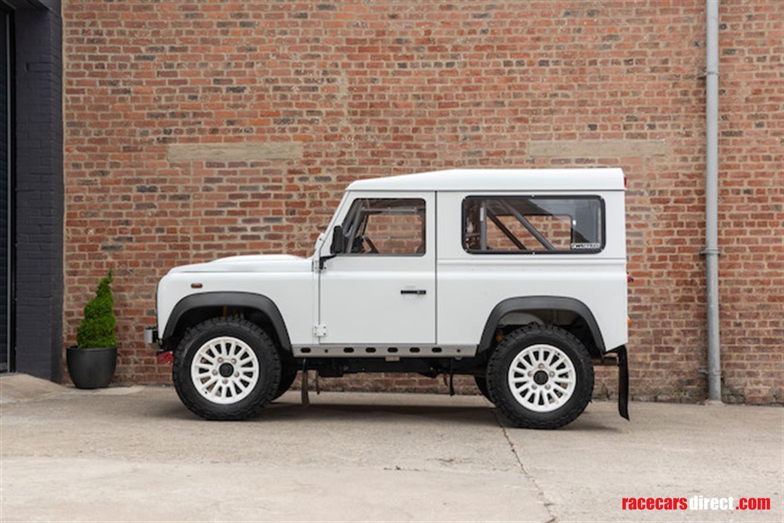 2014-land-rover-defender-90-challenge-by-bowl