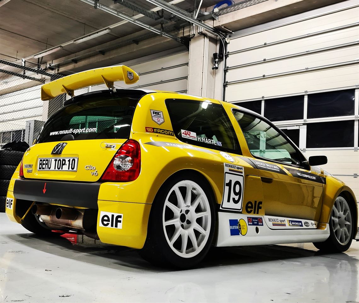 RENAULT Clio Sport Trophy V6 (format 1/18) - Collection RENAULT Clio Sport Trophy V6 (format 1/18) - Collection