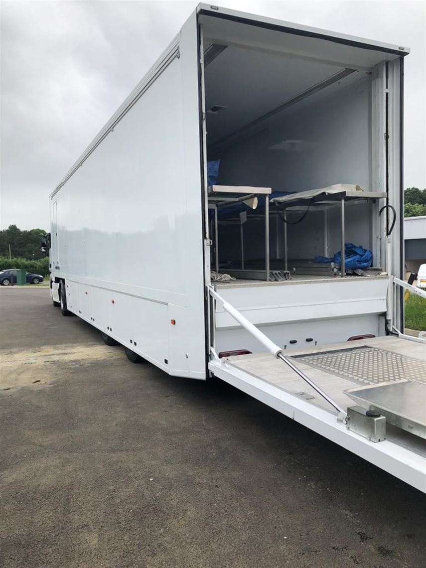 race-truck-trailer-awning