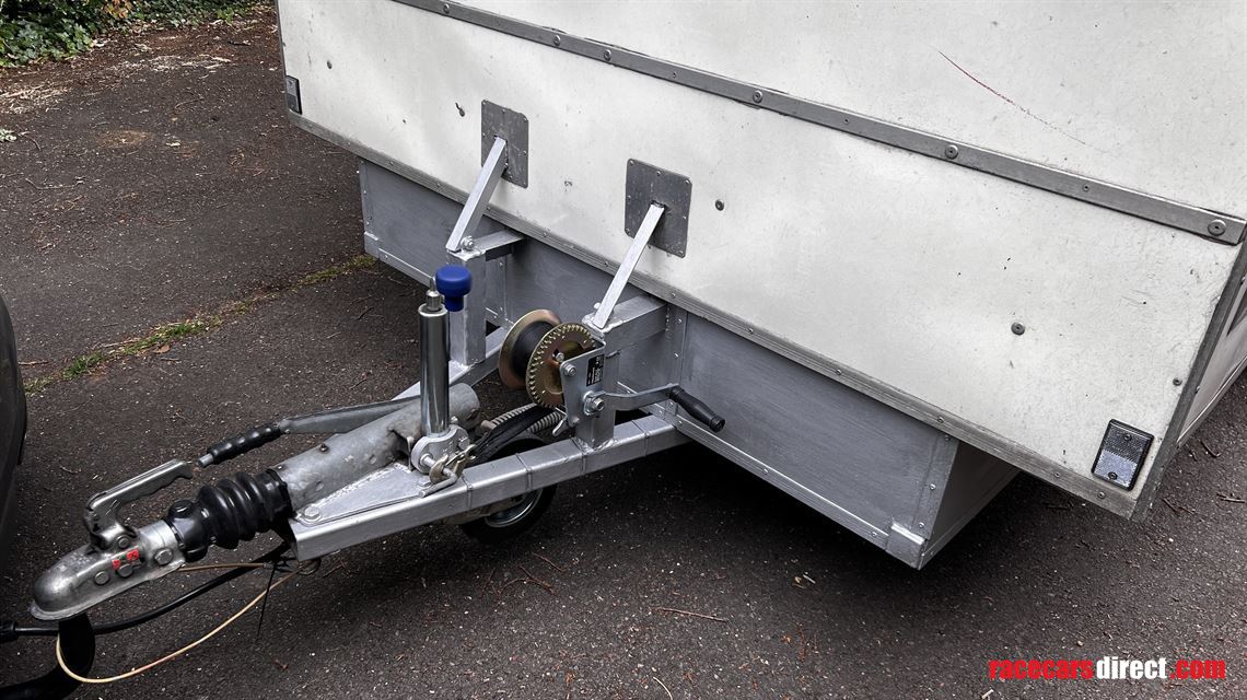 light-single-axle-enclosed-trailer