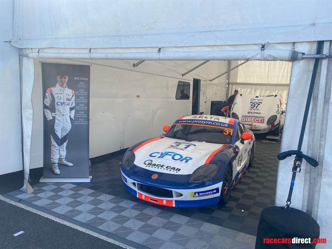 race-winning-ginetta-gt5