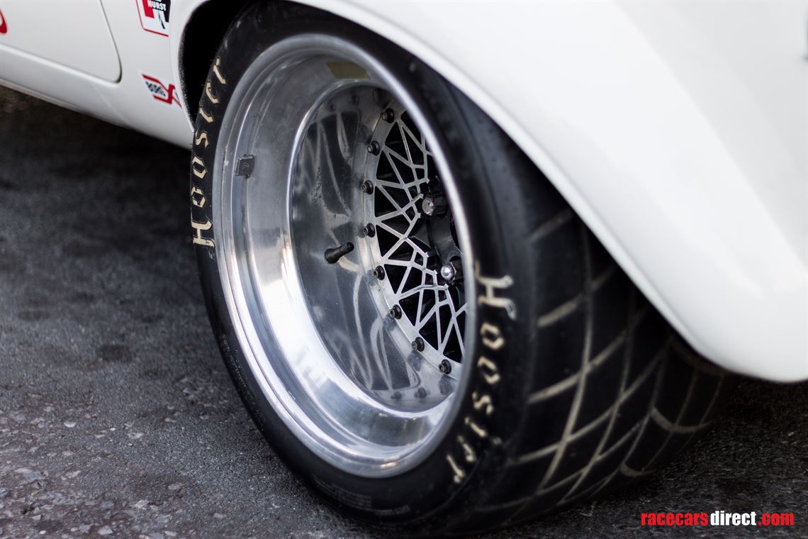 16-inch Compomotive wheels over steel arches (Image credit: Classic Car Africa)
