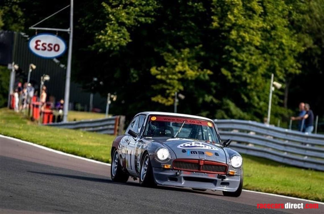 Racecarsdirect.com - MGB GT V8 (415BHP)