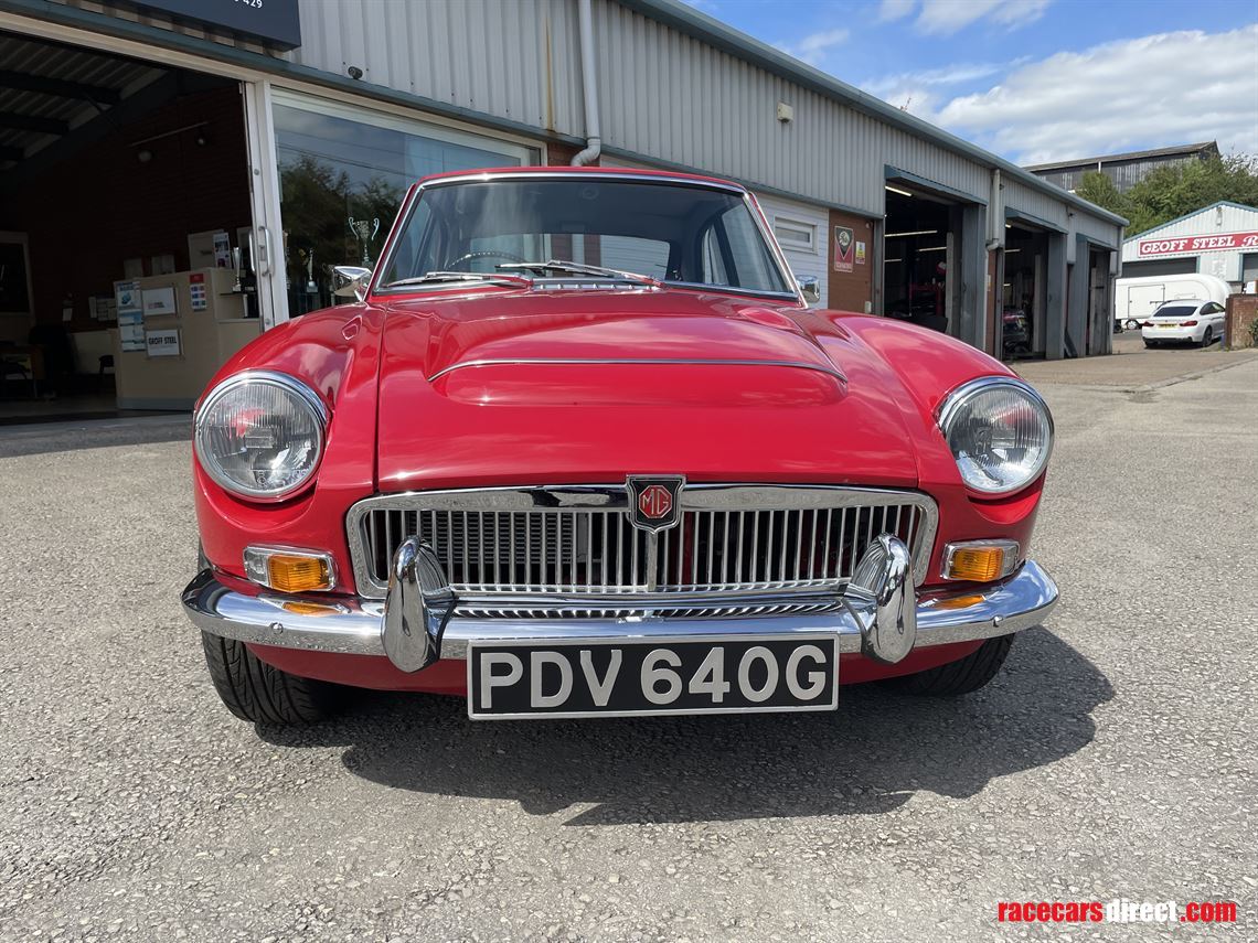 Racecarsdirect.com - MGC GT