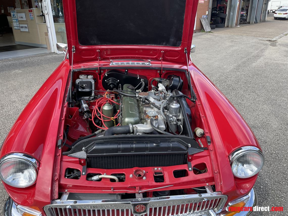 Racecarsdirect.com - MGC GT