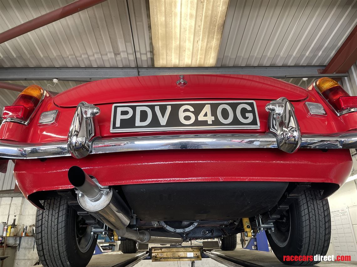 Racecarsdirect.com - MGC GT