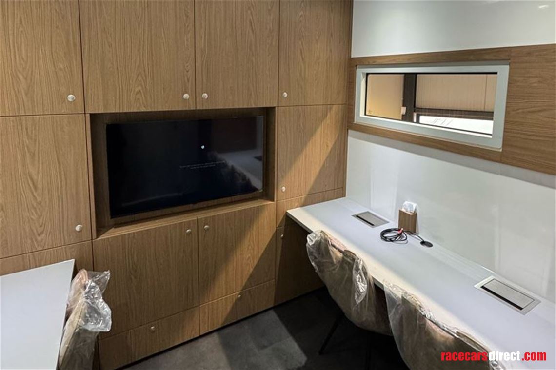 new-race-trailer-incl-engineers-office