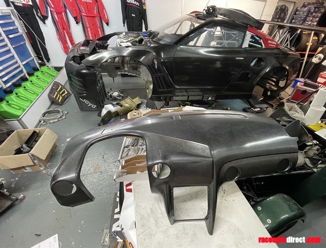 Racecarsdirect.com - Nissan GT-R, R35 Carbon Dashboard