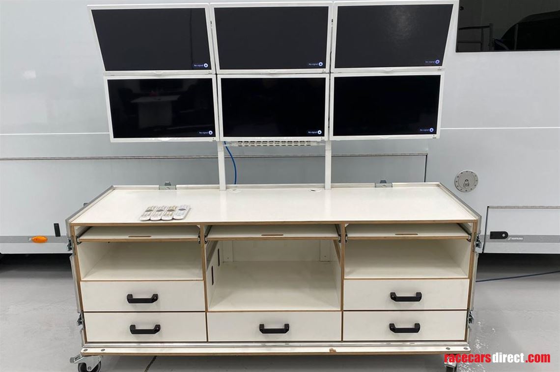 case-liner-6-screen-data-station---white