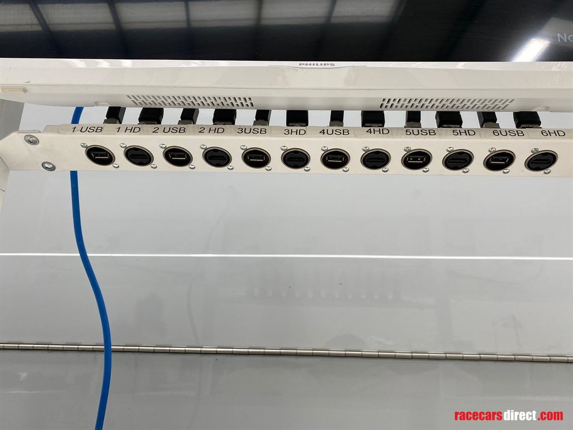 case-liner-6-screen-data-station---white