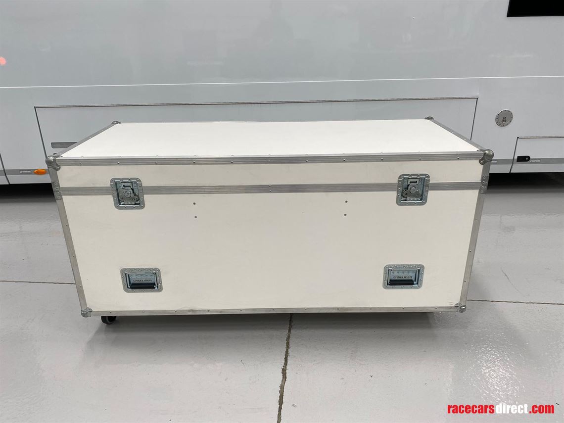 case-liner-6-screen-data-station---white