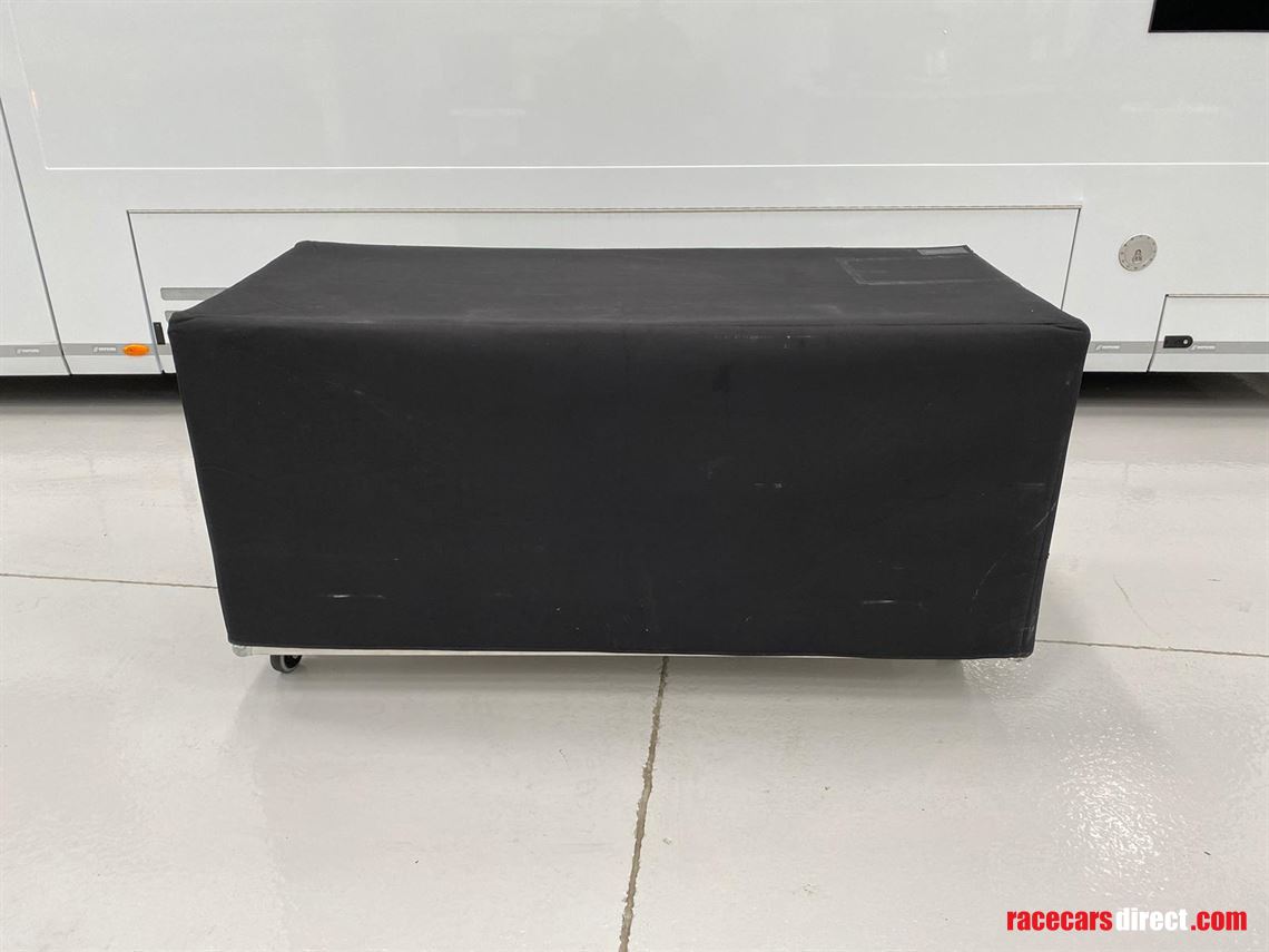 case-liner-6-screen-data-station---white