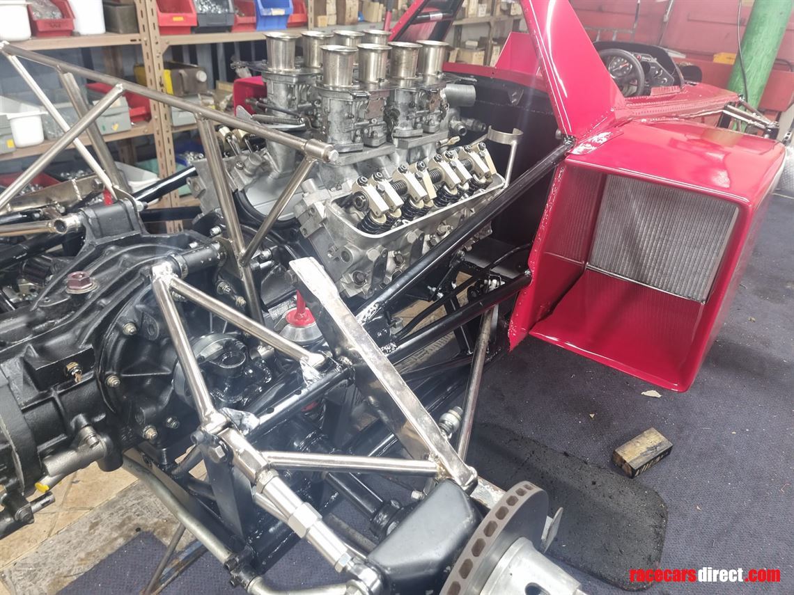 rover-v8-race-engine