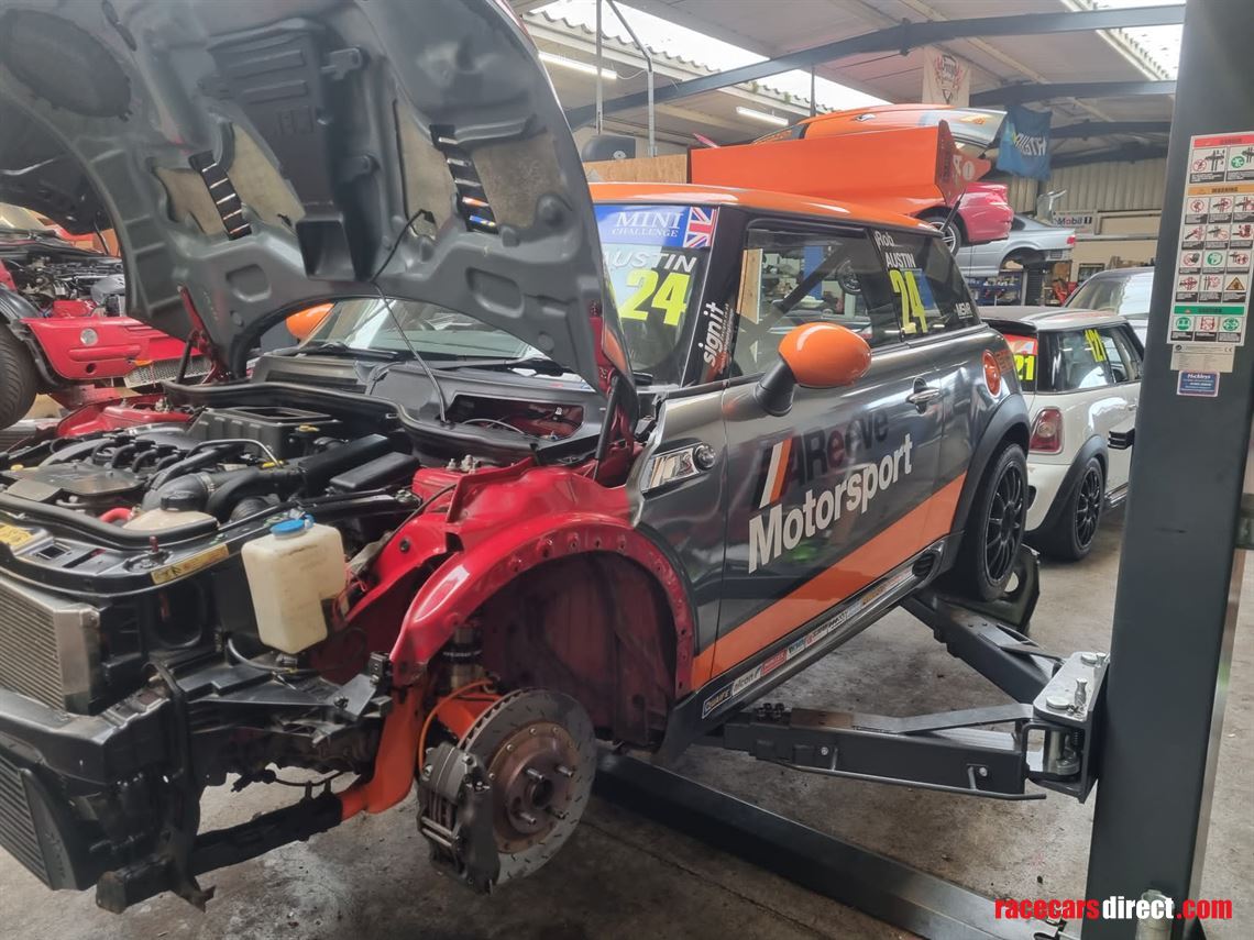Racecarsdirect.com - Championship winning Mini Challenge R56