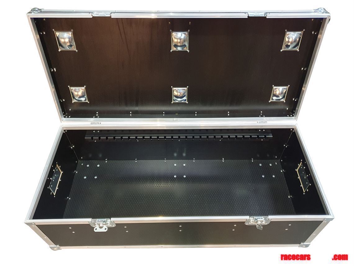 Racecarsdirect.com - Stackable Adjustable Divider Flight Case