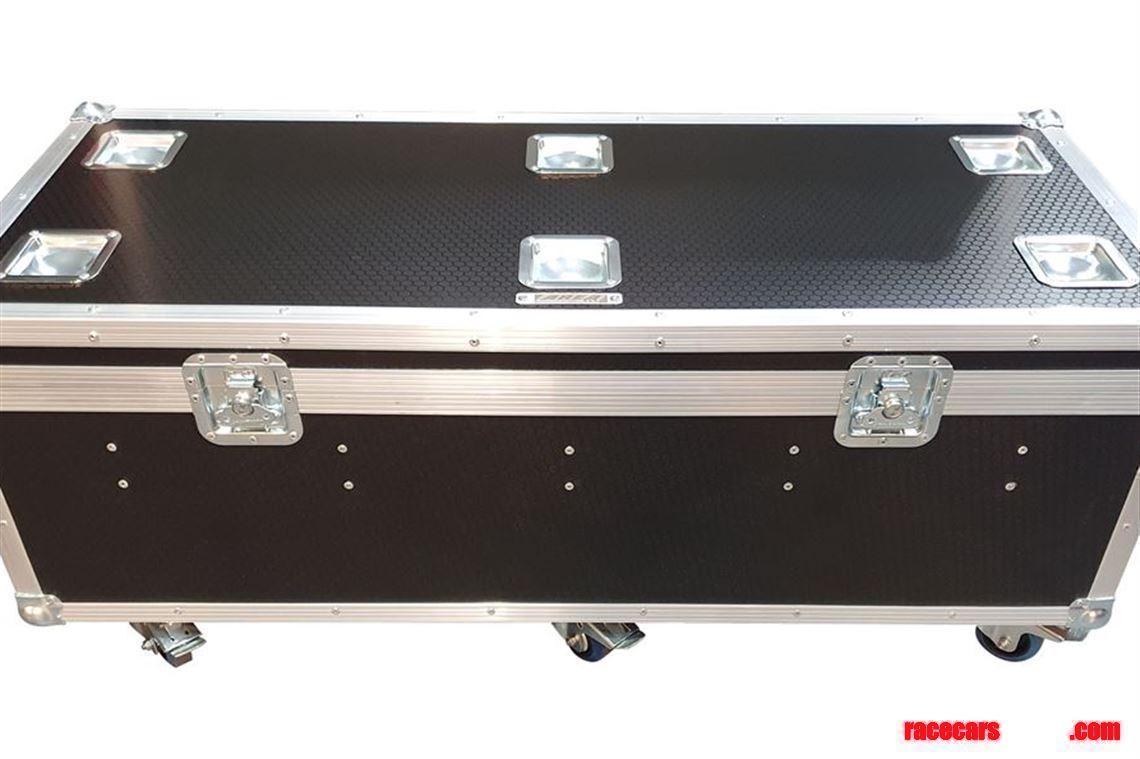 Racecarsdirect.com - Stackable Adjustable Divider Flight Case