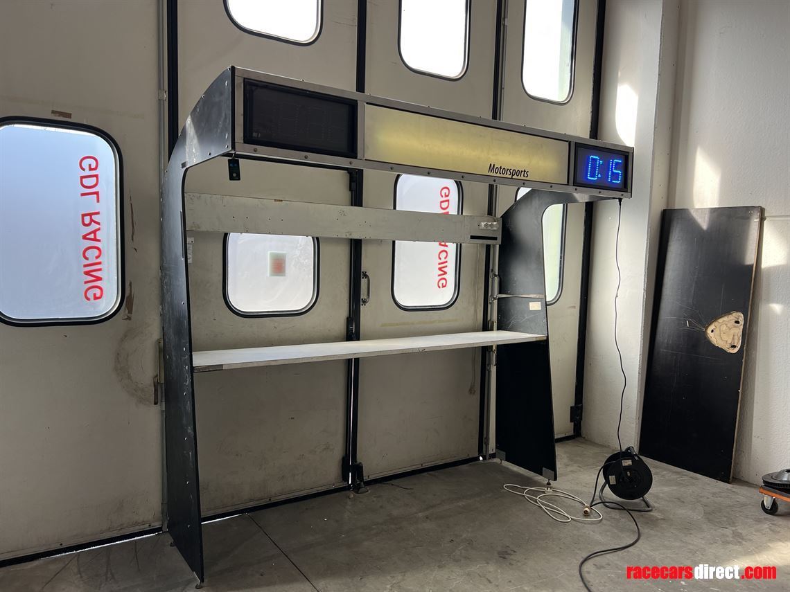 Racecarsdirect.com - Pit box