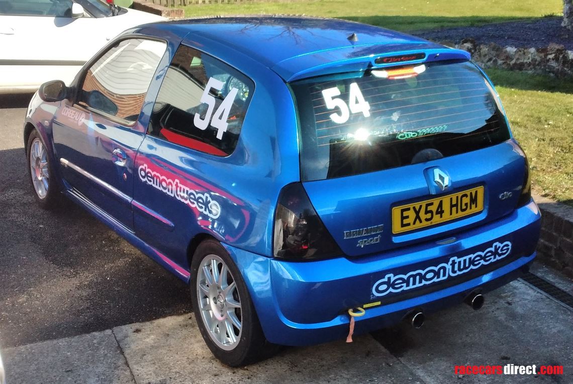 renault-clio-182-race-car-and-brian-james-tra