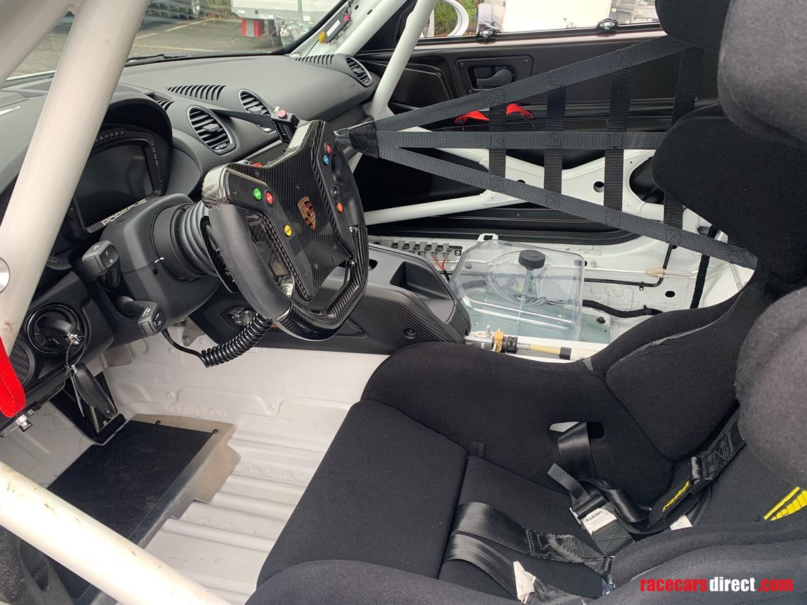 porsche-718-gt4-clubsport-competition-my-2020