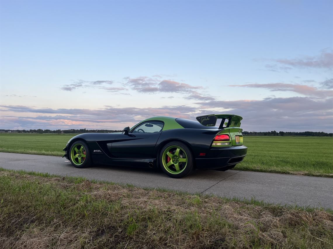 dodge-viper-acr-2009-612-bhp-forged-engine