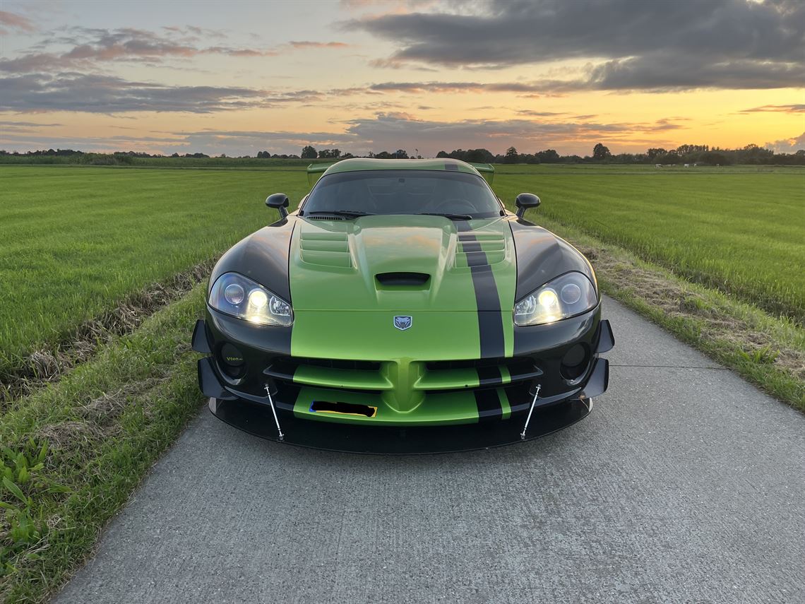 dodge-viper-acr-2009-612-bhp-forged-engine